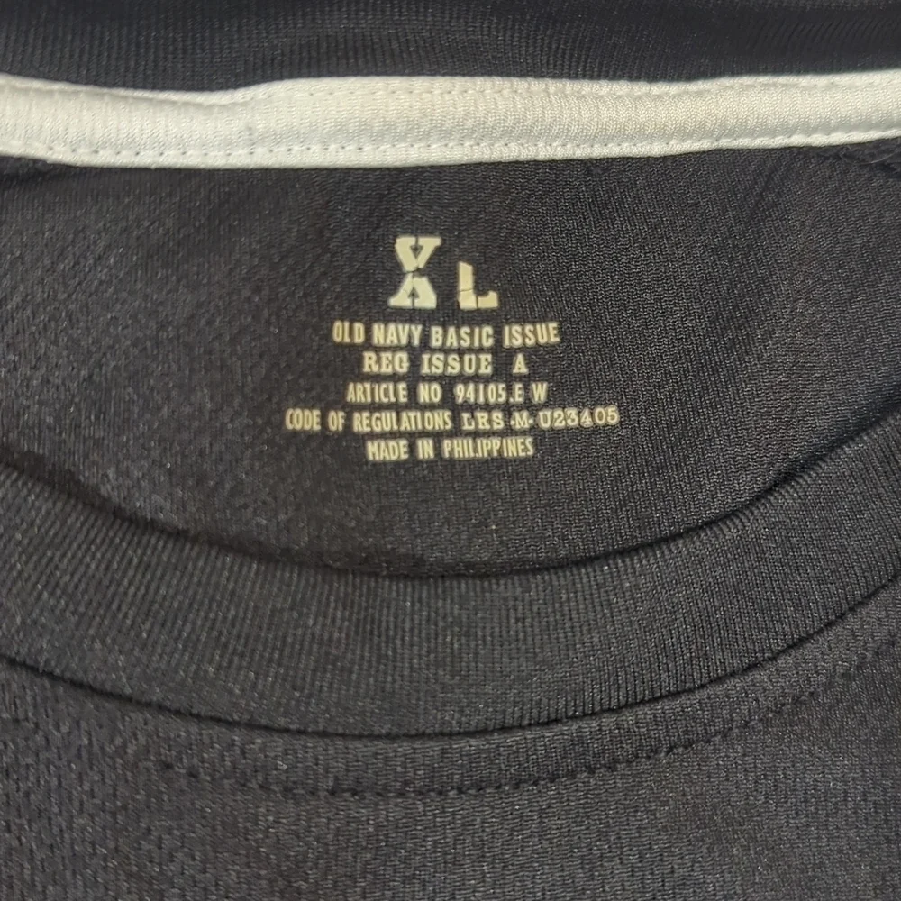 SLEEVELESS performance tee